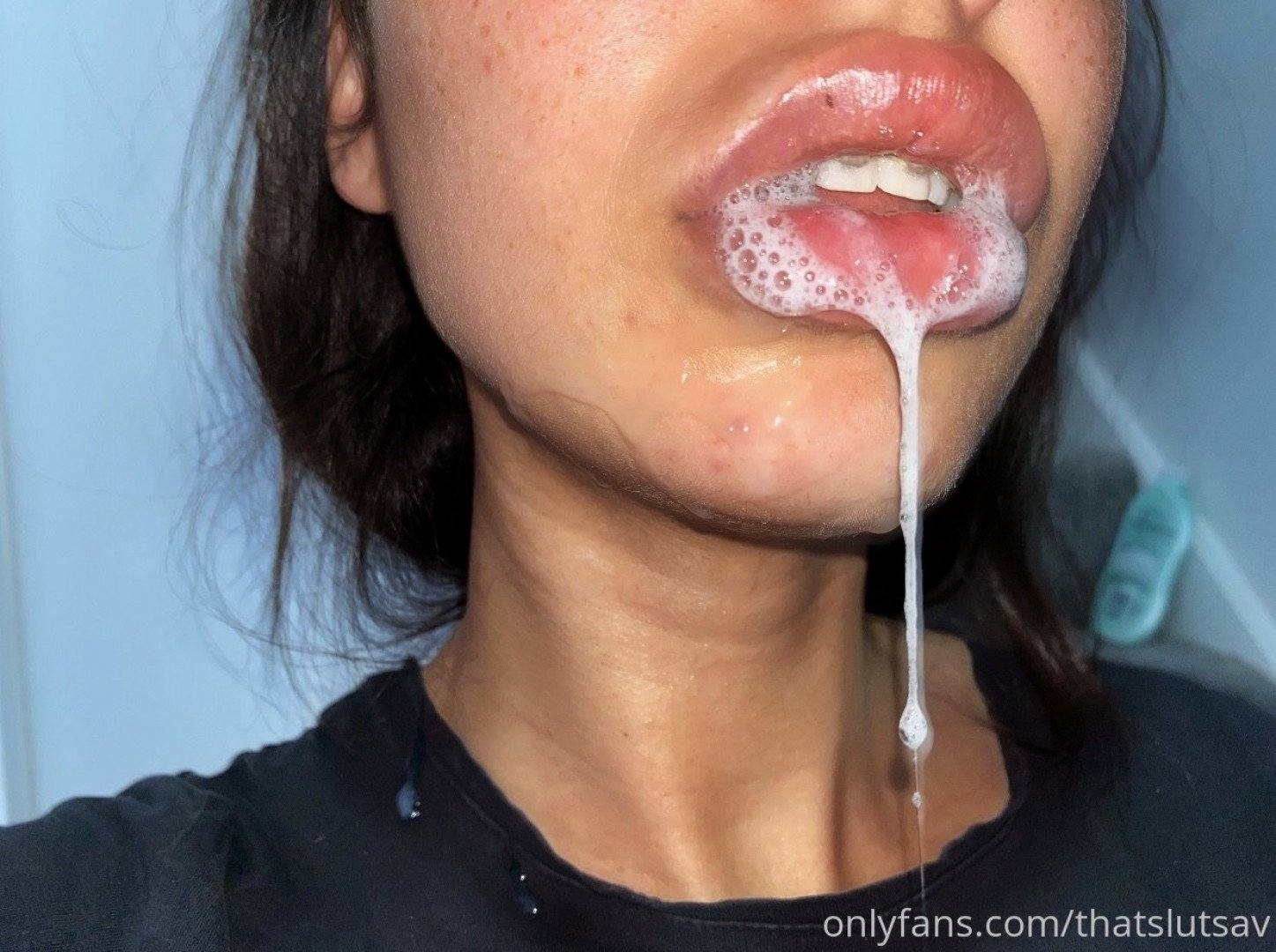 British slut loves showing she's a whore #g6SF1Fda