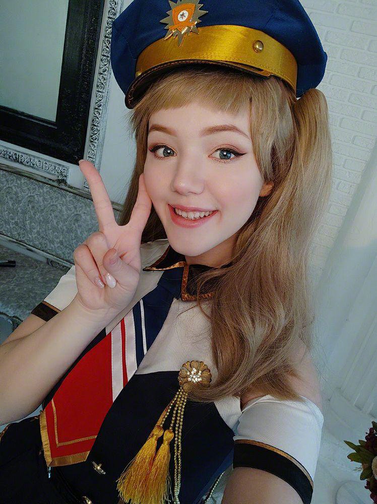 Busty Kotori Minami 南ことり at anime convention #eaWtGVQl